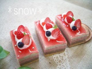 Snow スクエア苺 チョコムースケーキ