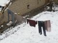 雪の中洗濯