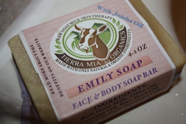 Tierra Mia Organics, Raw Goat Milk Skin Therapy, Face & Body Soap Bar