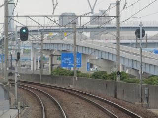 下り列車の前面展望。東雲駅の先は半径1000mのカーブとなっている。