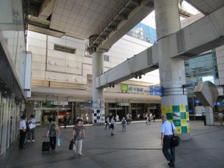 東口駅前広場。モノレール千葉駅の接続通路は画面右上に新設される。