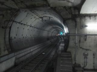 品川シーサイド駅の端から見た東品川トンネル上り線。