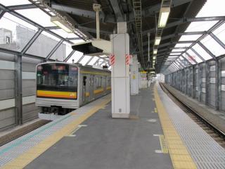高架化が完了した矢野口駅のホーム。