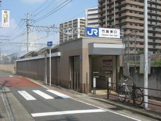 東海道線の反対側にある出口3イ。看板には「竹島東口」としか書かれていない。