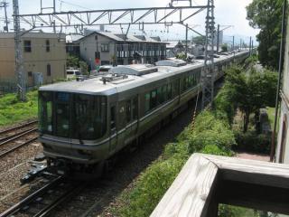 2階のバルコニーからは長浜駅に出入りする列車を見下ろすことができる。