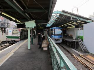 下北沢駅の新宿寄り。