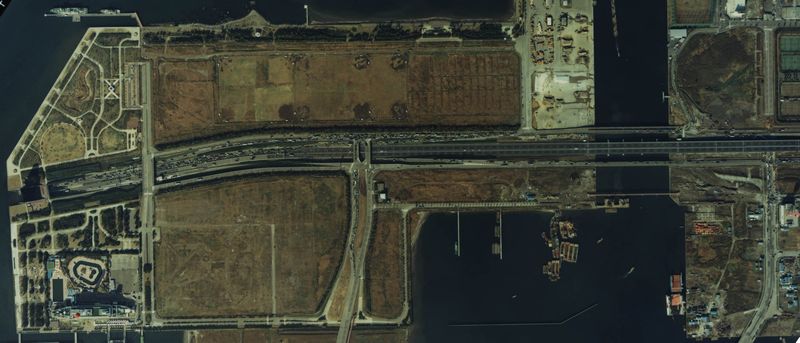 1984（昭和59）年の臨海副都心の航空写真。左下は今年9月に閉館する船の科学館。そのほかの部分は一面の荒地だった。