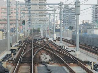 練馬高野台駅までの上り緩行線も軌道は敷設済みだが使用されていない。