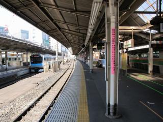 同じく高架橋が改築される京浜東北線南行（3番線）とホームが拡幅される東海道線上り線（2番線）