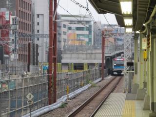 秋葉原駅の東京寄りで建設が進む二重高架のアプローチ区間。