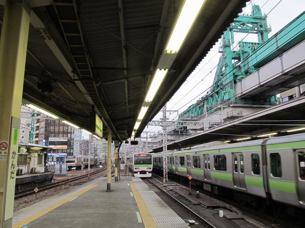 神田駅付近で続く東北縦貫線の高架橋建設