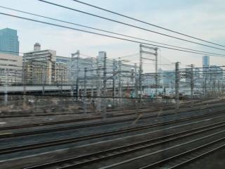 京浜東北線北行列車から見た田町車両センター。