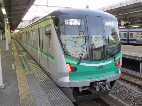 千代田線本線の主力車両16000系。来年度までに本線は全車両がこの車両に置き換えられる予定。